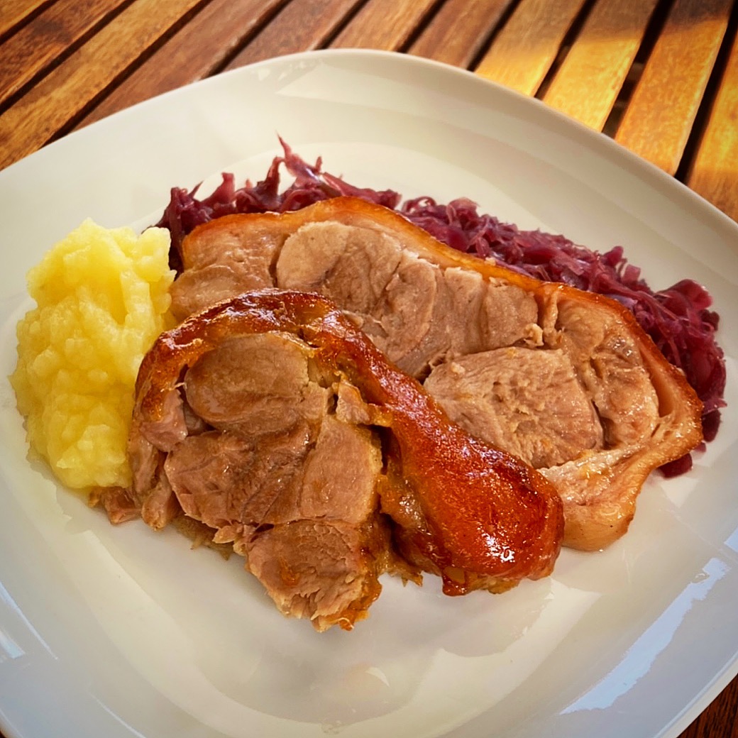 Pulled pork in roasted sauce